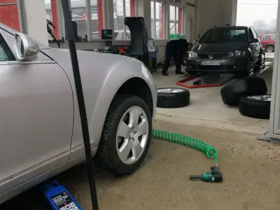 Автосервиз GoPlus - Реглажи, Смяна Гуми, Акумулатори, Масло и Филтри, Изправяне Джанти