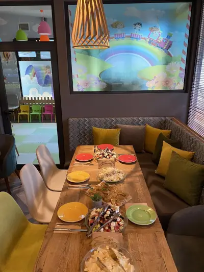 7even Coffee & Kids Club