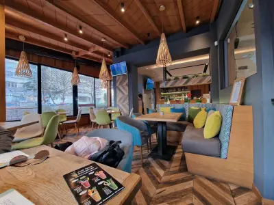 7even Coffee & Kids Club