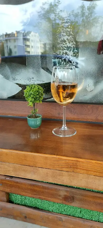 Maraya: Food and Drinks