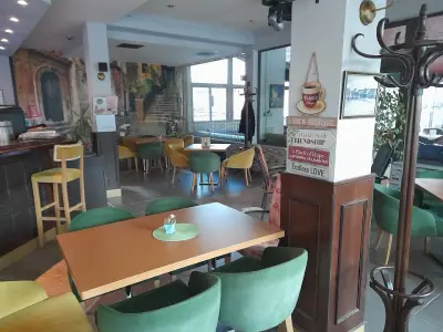 Kafe Old City Club
