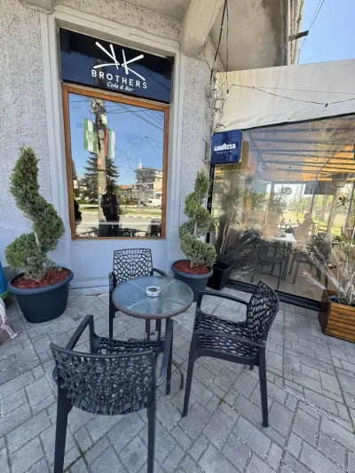 Cafe & Bar Brothers