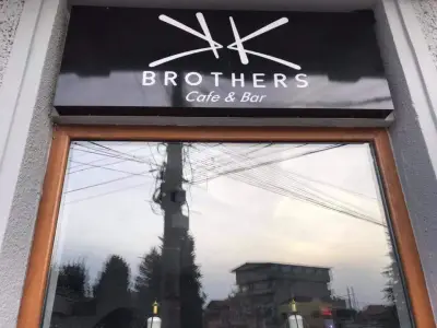 Cafe & Bar Brothers