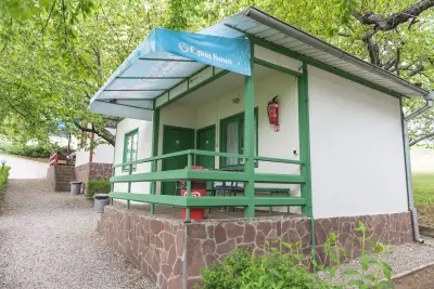 БУНГАЛА ЯЗОВИР СЛАКОВЦИ