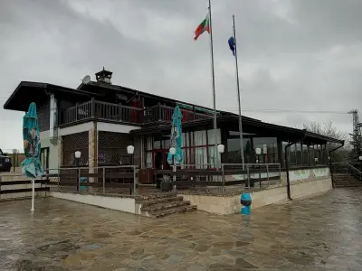 БУНГАЛА ЯЗОВИР СЛАКОВЦИ