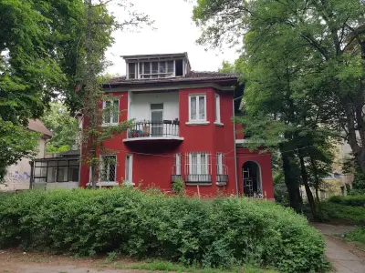 Top Center Apartments 1; 2; 3; 4; 5