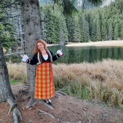 Lusi Holiday, Смолянски езера