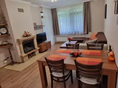 Lusi Holiday, Смолянски езера