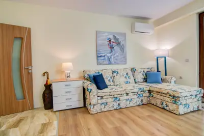 Sea Garden Apart