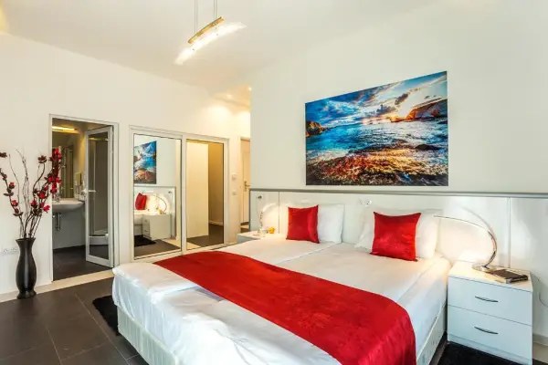 Junior Suite with Single Spa Bath