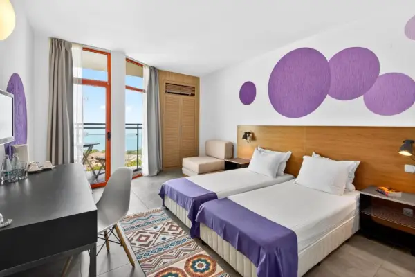 PARTY Deluxe Room