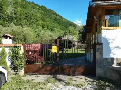 Стойчовата къща