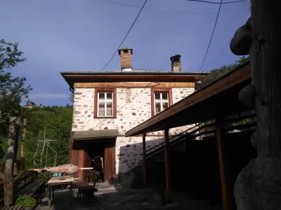 Къща за гости Веселата Къща