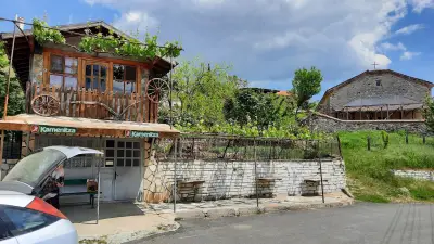 Бялата къща в село Камилски Дол