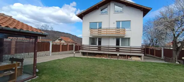Къща с 5 спални