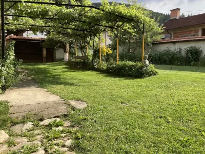 Guest house “LIZI”