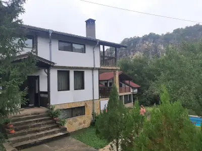 Neda's House