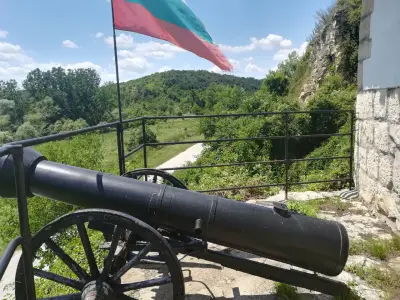 Къщата с ЧЕРЕШОВОТО топче