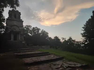 Вила за гости "Азалия"