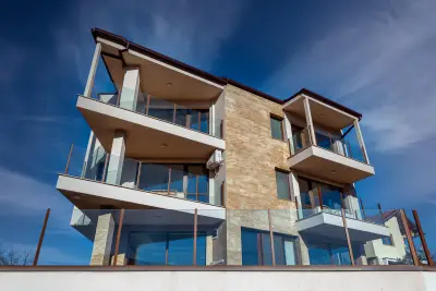 Звездната къща/The Star House