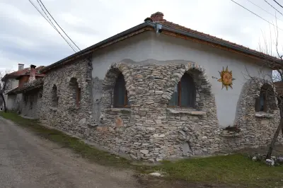 Пещерната къща
