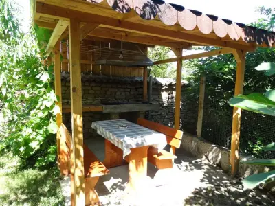 Къща за гости Вила Мика (Guest house Vila Mika)