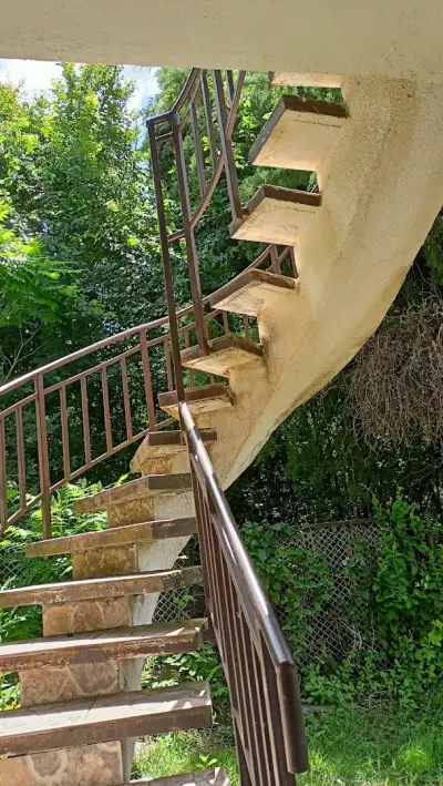 Вила Елена, яз. Лобош