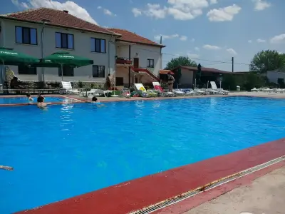 Къща за гости и басейн „Дива“