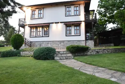 КЪЩИ ЗА ОТДИХ КАМЕННИ ДВОРИ