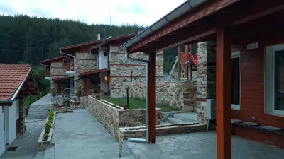 Прав Камен