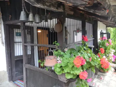 Къща за гости "Двата Щрауса"