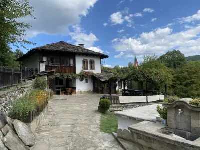 Къща за гости "Двата Щрауса"
