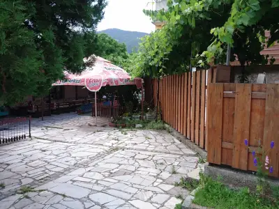 Къща за гости "Дора"