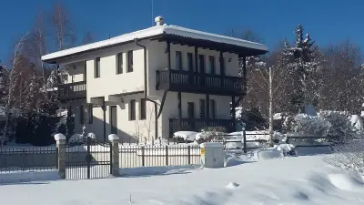 Къща за гости "Поезия"