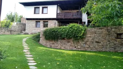 Къщата с лозата