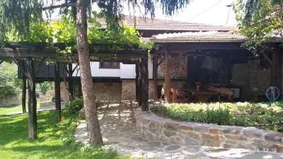 Къщата с лозата