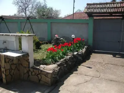 Къща за гости "Баба Хота"