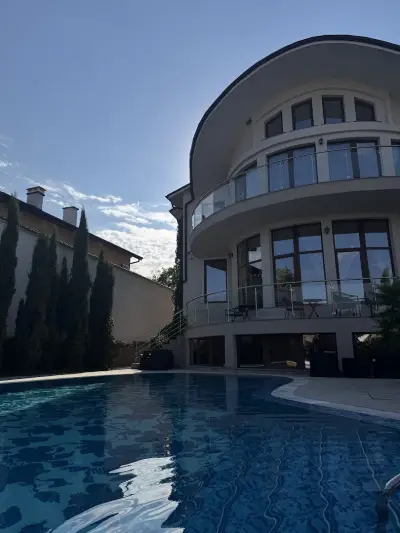 Вила "Алмира"