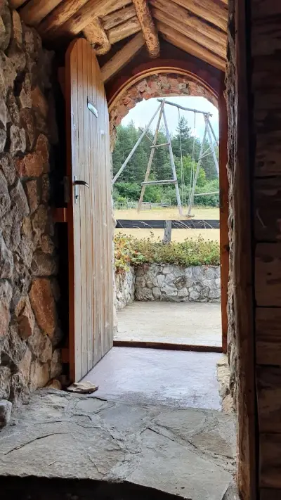 Къща за гости Звездобройна / Yablanitsa Balkan Huts