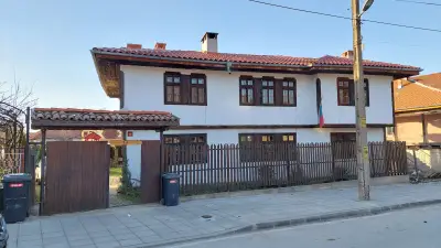 Исаева къща