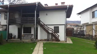 Исаева къща