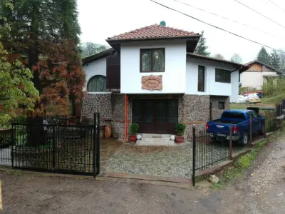 Makedonska kushta Sekvoya