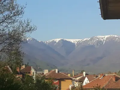 КЪЩА ЗА ГОСТИ ГАРА ЗА ДВАМА
