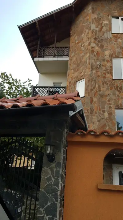 Хотел Янева