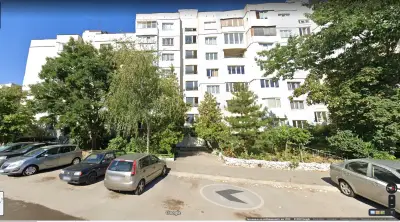 Tulips - guest room close to the Airport, free street parking