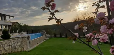 Luxurious Sunset Villa with Pool in Bozhichen
