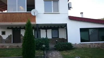 Къща за гости "Зора"