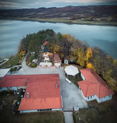 Семеен хотел и ресторант Райски залив