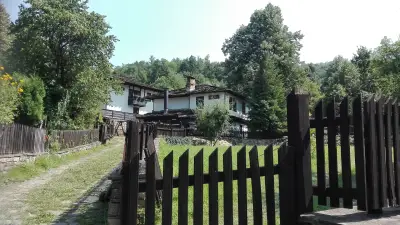 Хотел „Капитанова къща“
