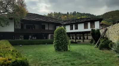 Комплекс Възрожденци